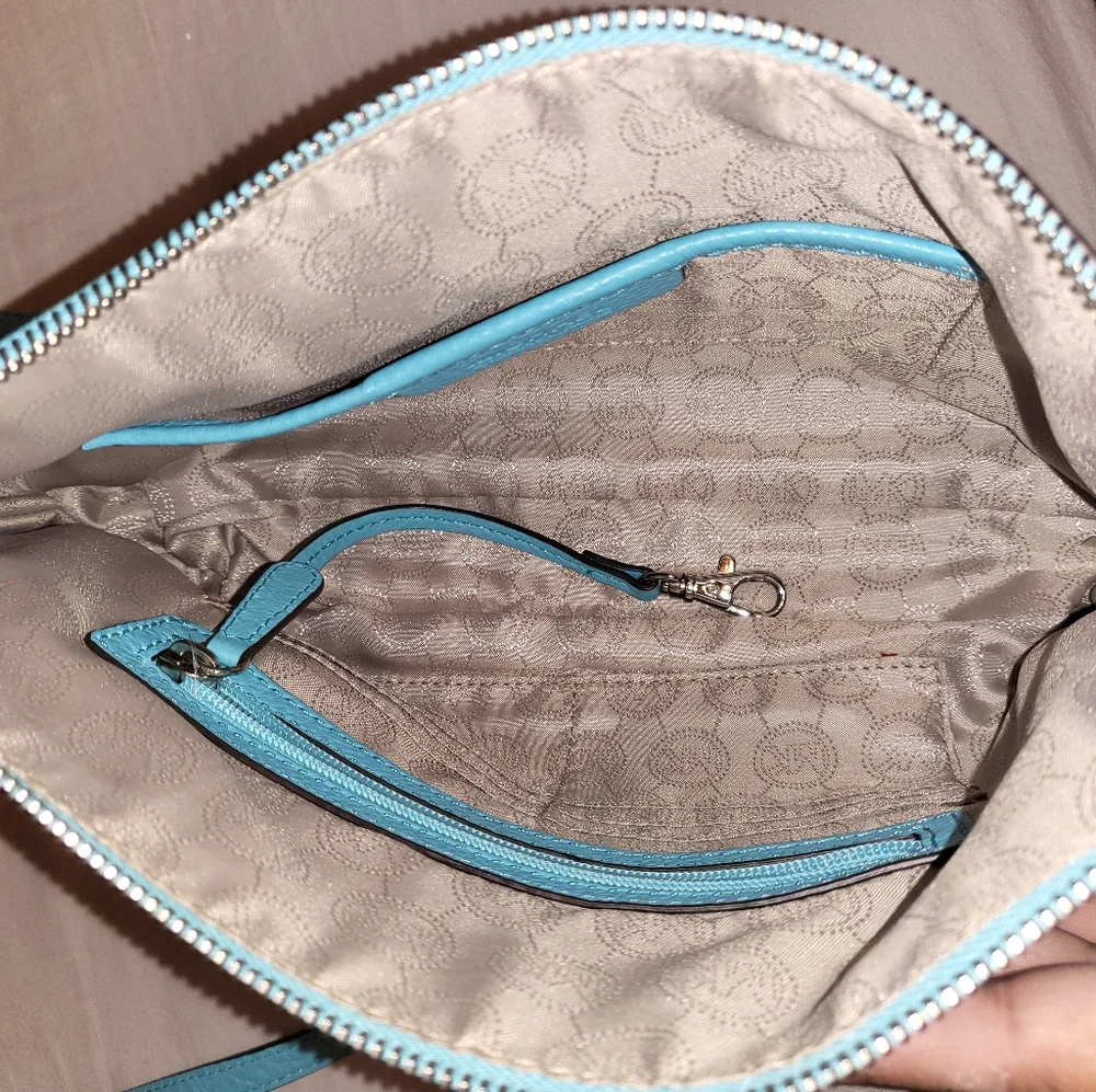 Michael Kors crossbody purse - Picture 3 of 8